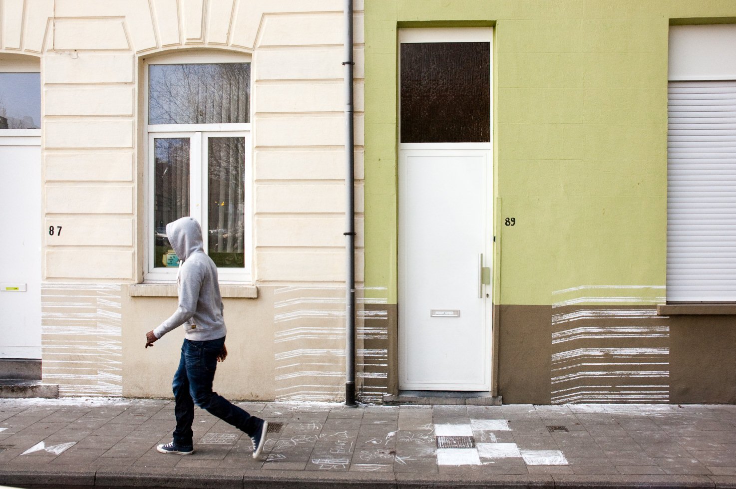 Een persoonlijk essay van Bart Lodewijks over het hoe en het waarom van zijn krijttekeningen