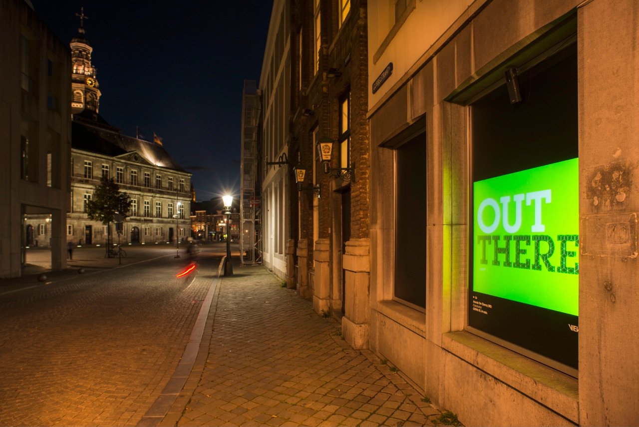 OUT THERE. Videokunst, nieuwe media en fotografie in de openbare ruimte.