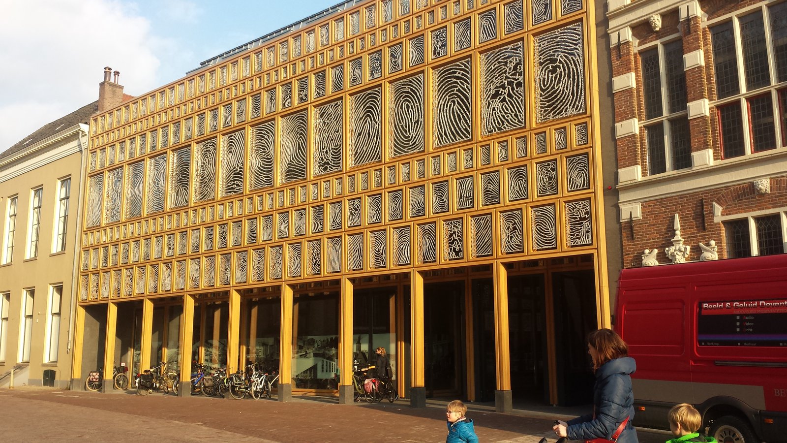 Deventer Raamwerk, een community kunstwerk van Loes ten Anscher