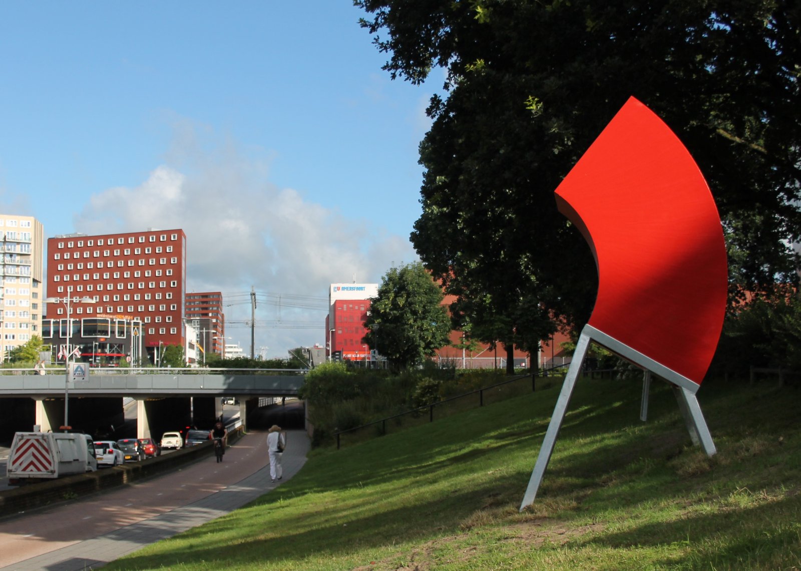 De stad vanaf je billen. Twee nieuwe stadsbanken in Amersfoort.